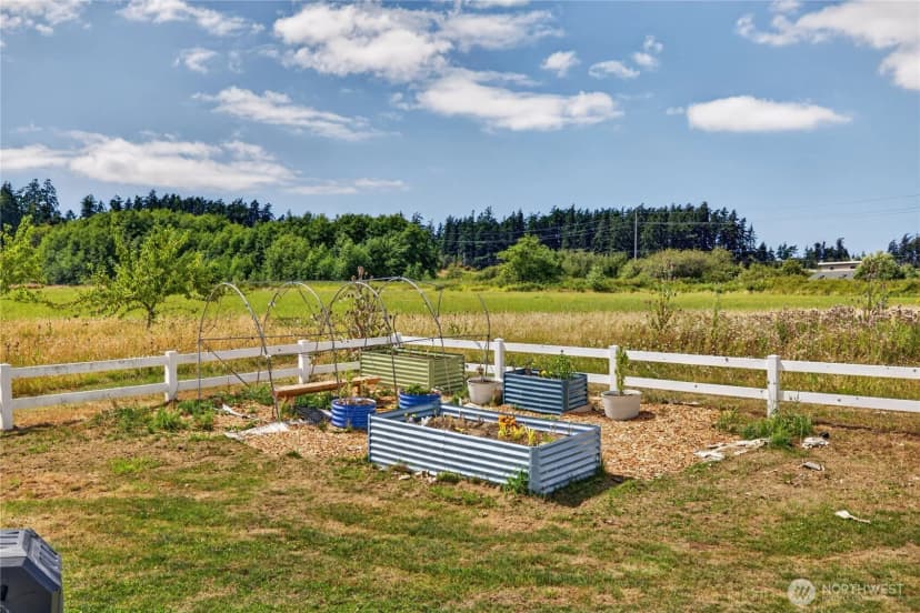 Property photo for 130 W Crescent Harbor Road, Oak Harbor photo 34