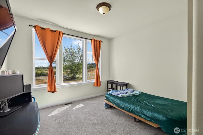 Property photo for 130 W Crescent Harbor Road, Oak Harbor photo 10