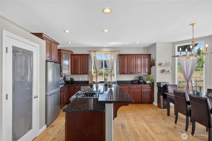 Property photo for 130 W Crescent Harbor Road, Oak Harbor photo 12