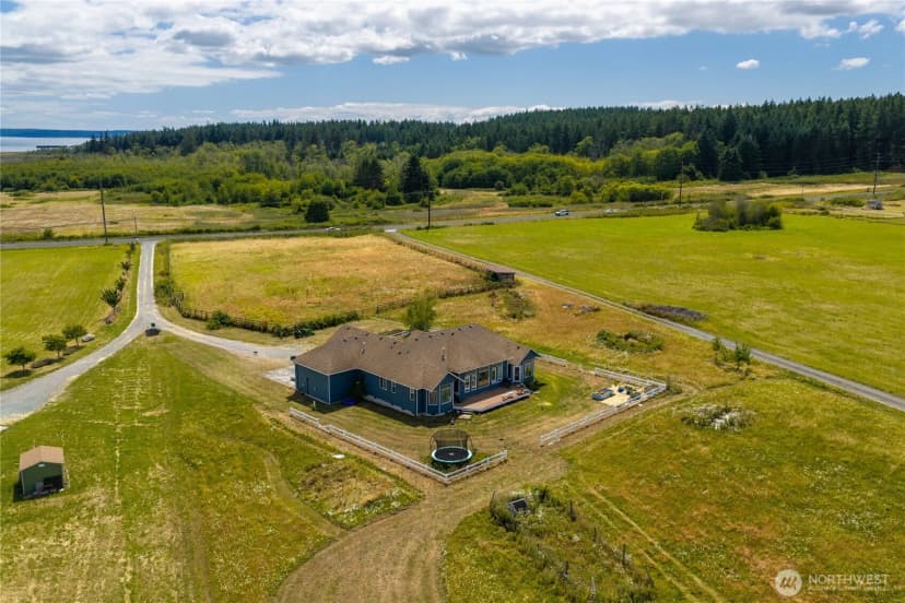 Property photo for 130 W Crescent Harbor Road, Oak Harbor photo 37