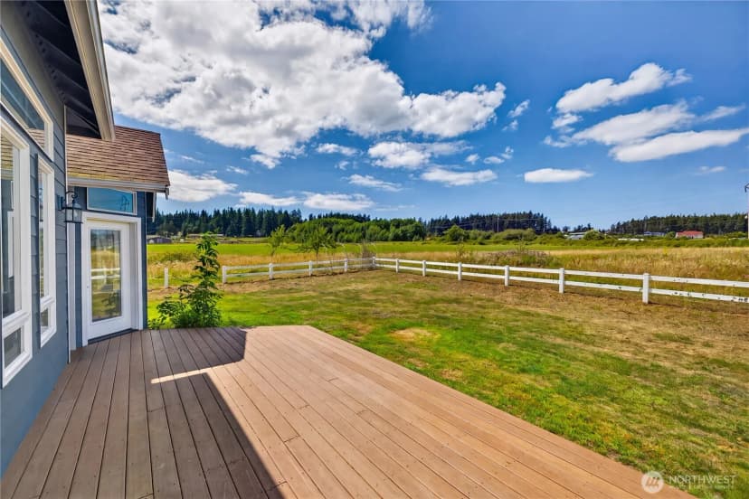 Property photo for 130 W Crescent Harbor Road, Oak Harbor photo 33