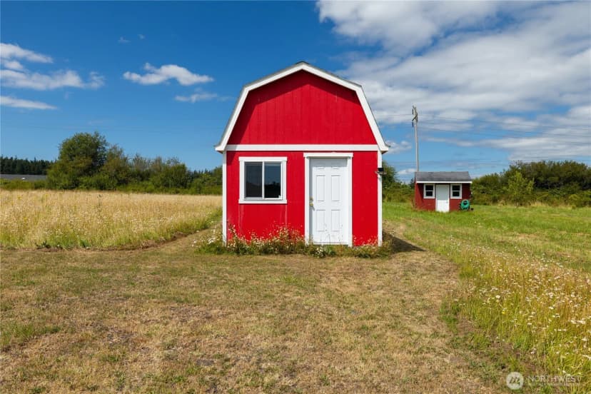 Property photo for 130 W Crescent Harbor Road, Oak Harbor photo 36