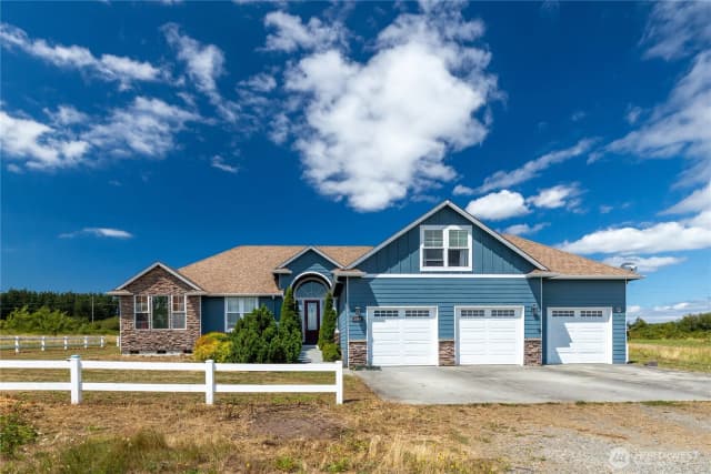 Property photo for 130 W Crescent Harbor Road, Oak Harbor