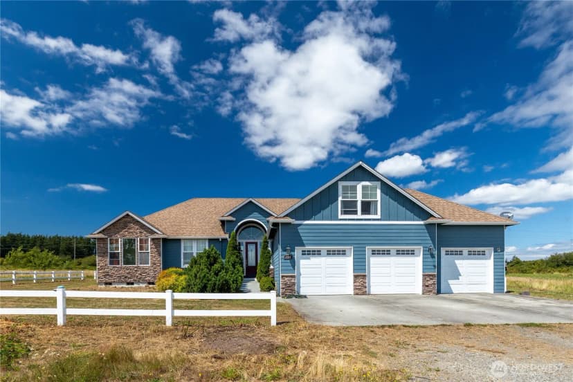 Property photo for 130 W Crescent Harbor Road, Oak Harbor