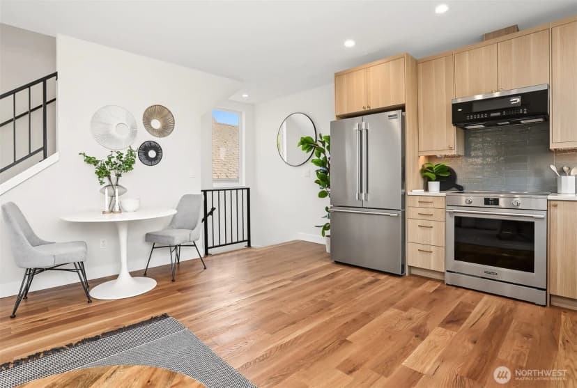Property photo for 2414 B Queen Anne Avenue N, Seattle photo 10