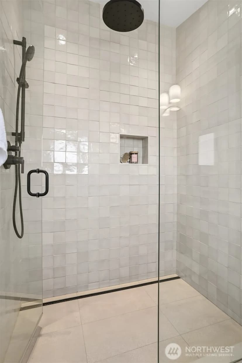 Property photo for 2414 B Queen Anne Avenue N, Seattle photo 12