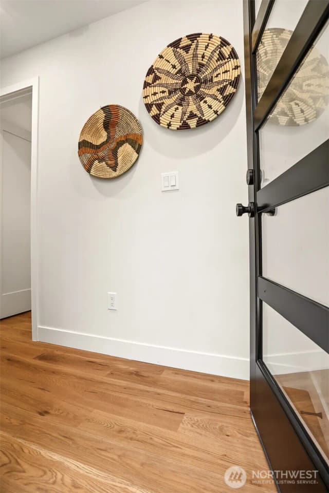 Property photo for 2414 B Queen Anne Avenue N, Seattle photo 2