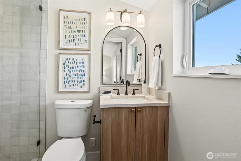 Property photo for 2414 B Queen Anne Avenue N, Seattle photo 11