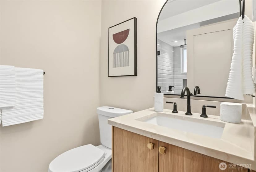 Property photo for 2414 B Queen Anne Avenue N, Seattle photo 20