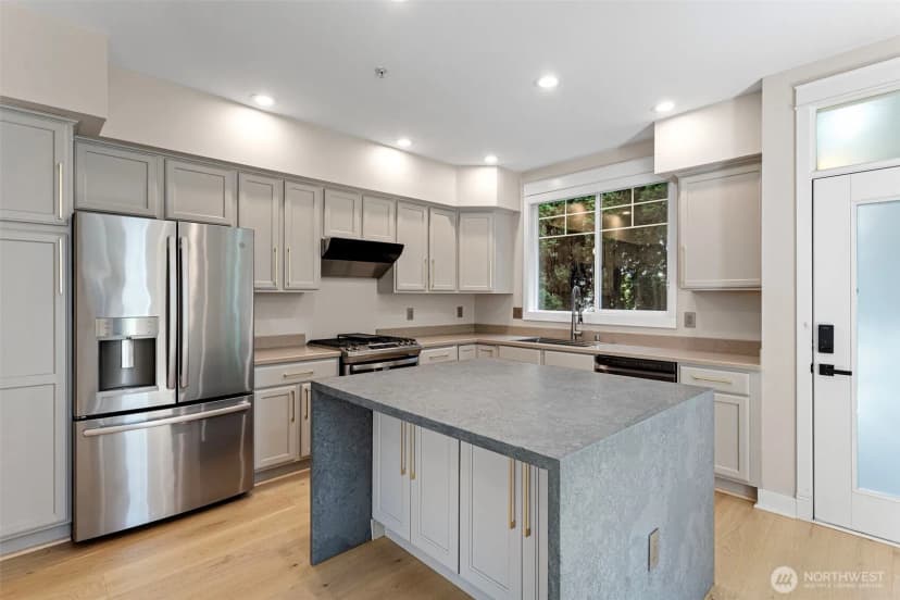 Property photo for 11899 Se 4th Place #603, Bellevue photo 8