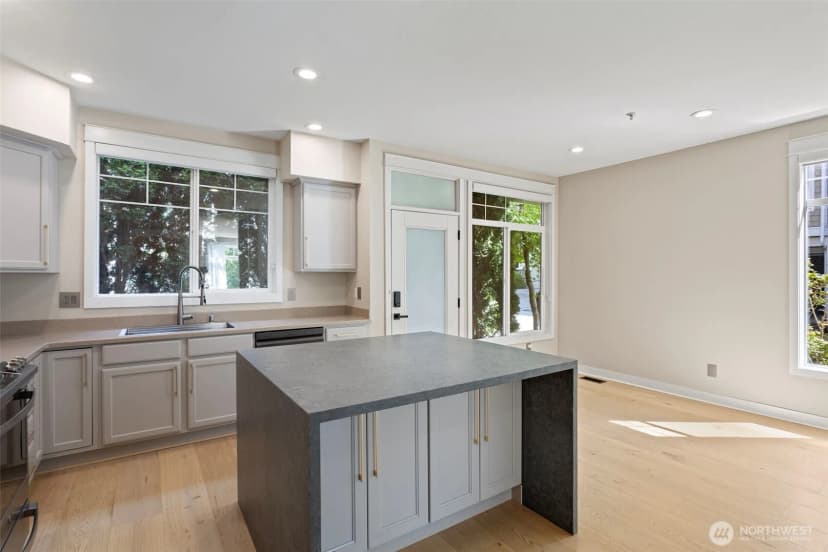 Property photo for 11899 Se 4th Place #603, Bellevue photo 9