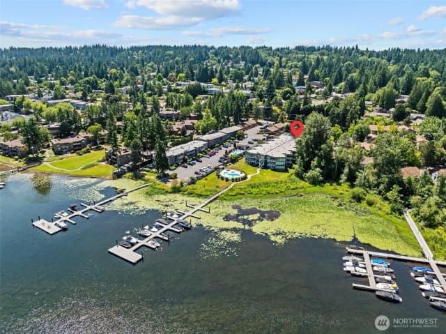 Property photo for 4214 W Lake Sammamish Pkwy Ne Ne #102, Redmond photo 3