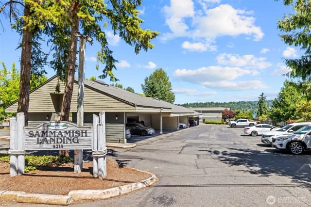 Property photo for 4214 W Lake Sammamish Pkwy Ne Ne #102, Redmond photo 2