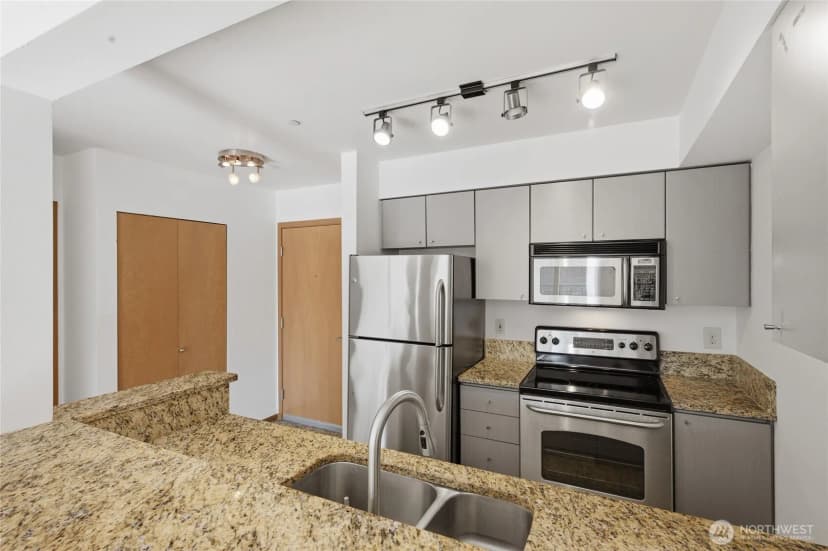 Property photo for 1125 E Olive Street #604, Seattle photo 10