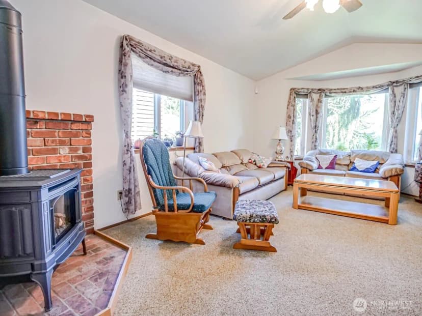 Property photo for 1608 Puget Drive, Everett photo 14
