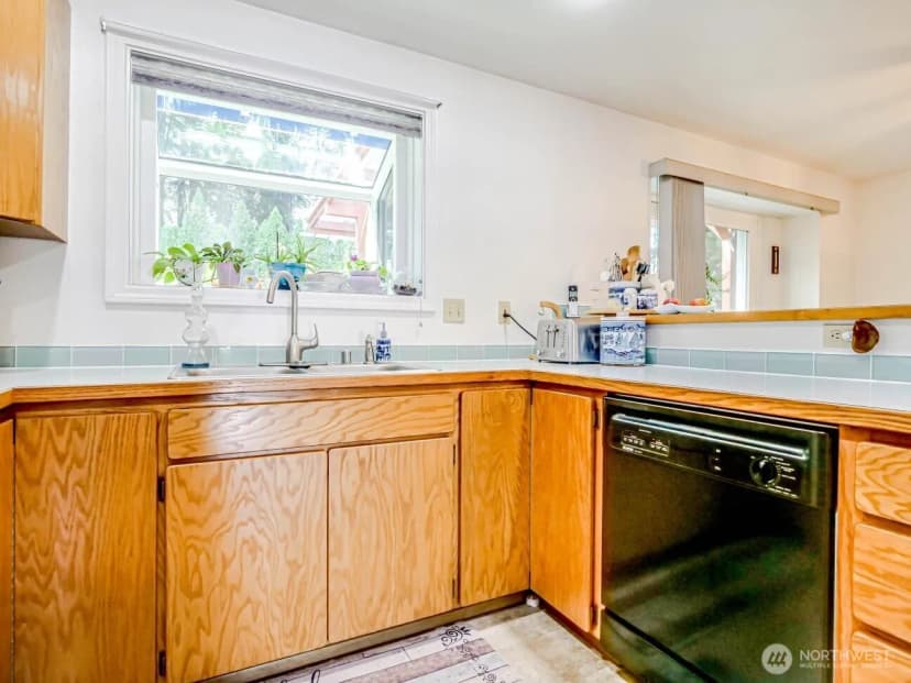 Property photo for 1608 Puget Drive, Everett photo 6