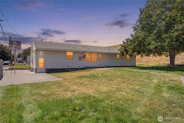 Property photo for 420 11th Street Sw, Ephrata photo 2