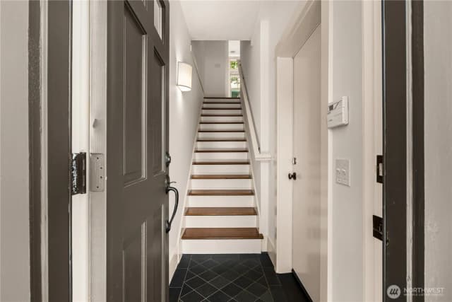 Property photo for 1917 8th Avenue W #b, Seattle photo 4
