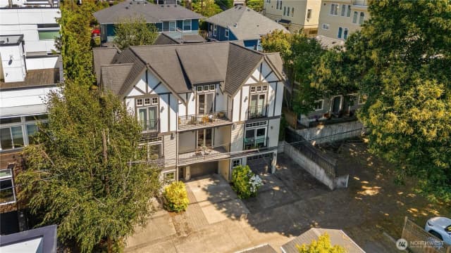 Property photo for 1917 8th Avenue W #b, Seattle photo 2