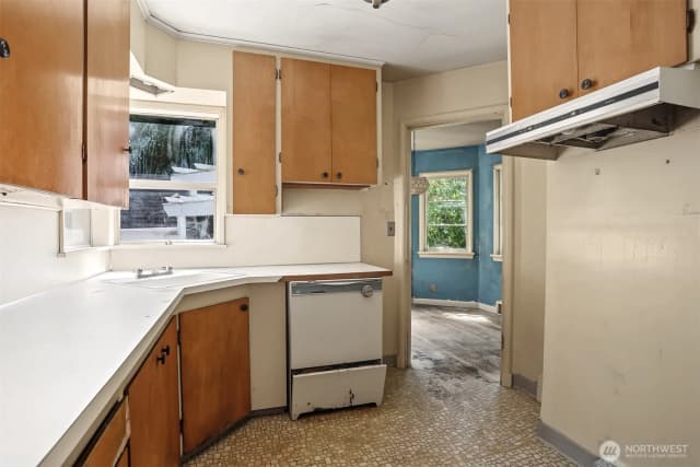 Property photo for 8552 31st Avenue Nw, Seattle photo 5