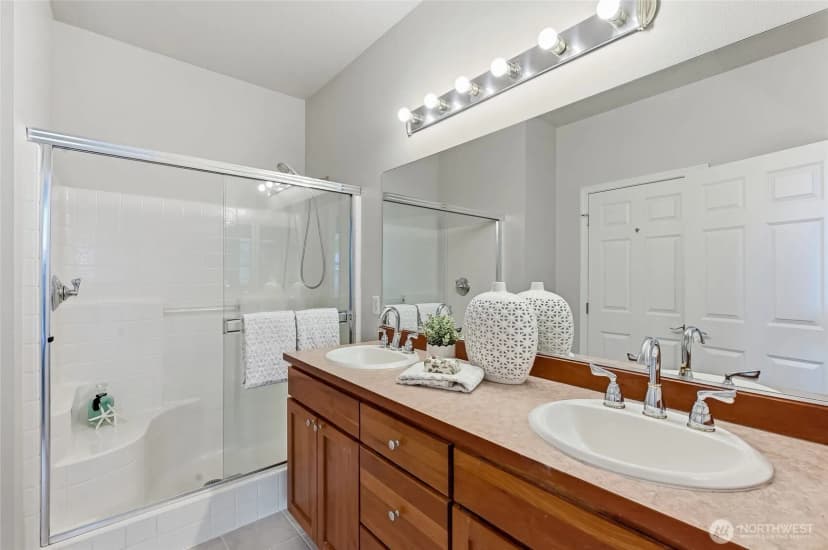 Property photo for 11711 239th Avenue Ne, Redmond photo 17