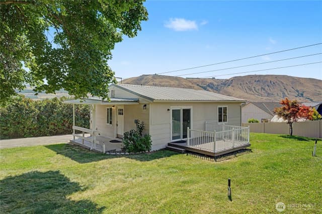 Property photo for 860 S Nancy Avenue, East Wenatchee