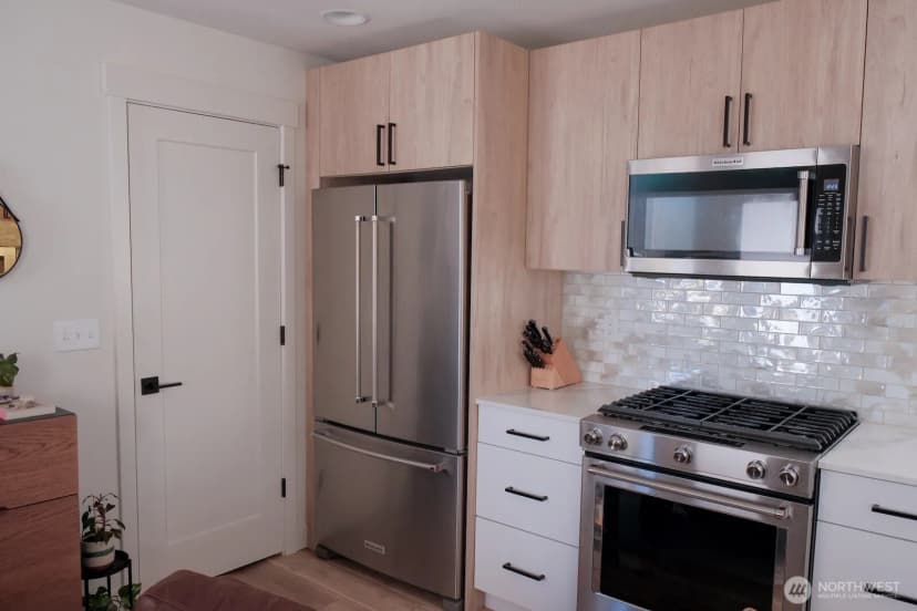 Property photo for 1916 18th Avenue S #b, Seattle photo 14
