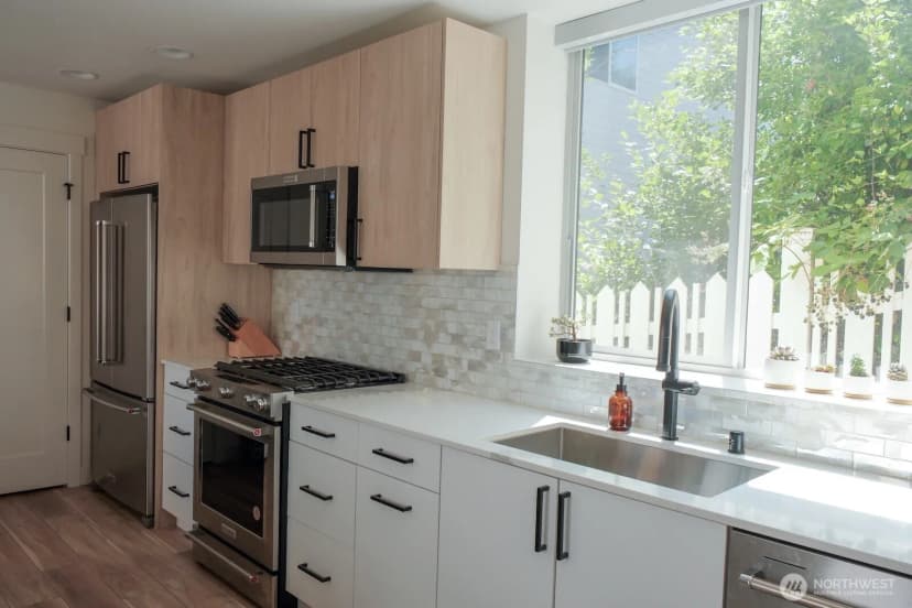 Property photo for 1916 18th Avenue S #b, Seattle photo 13