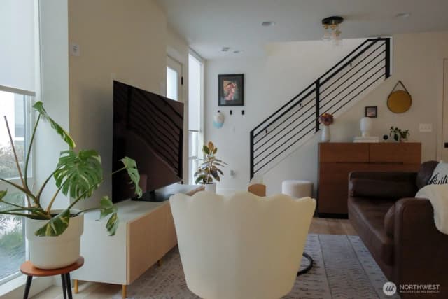 Property photo for 1916 18th Avenue S #b, Seattle photo 4