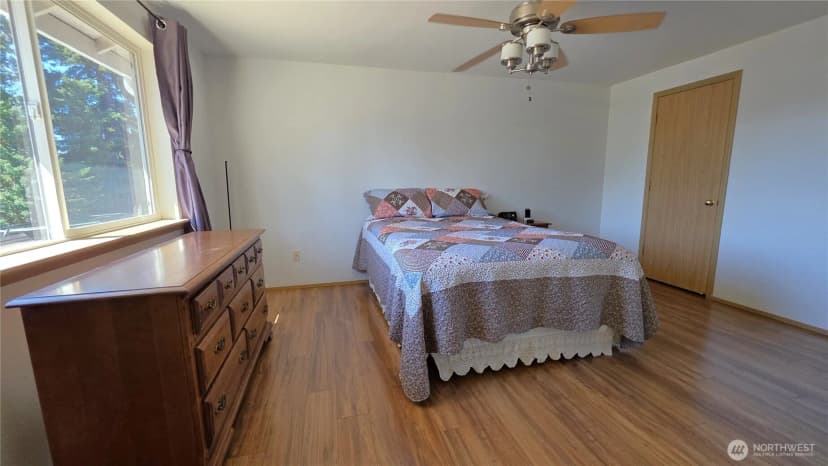Property photo for 128 Berggren Road N, Eatonville photo 14