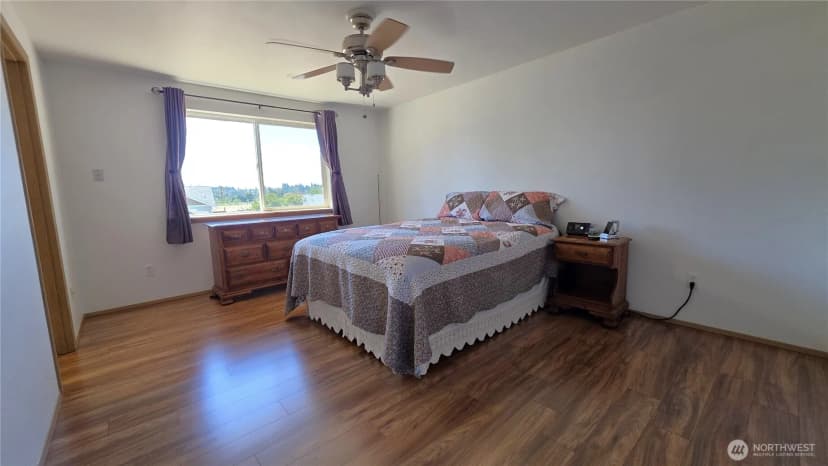 Property photo for 128 Berggren Road N, Eatonville photo 13