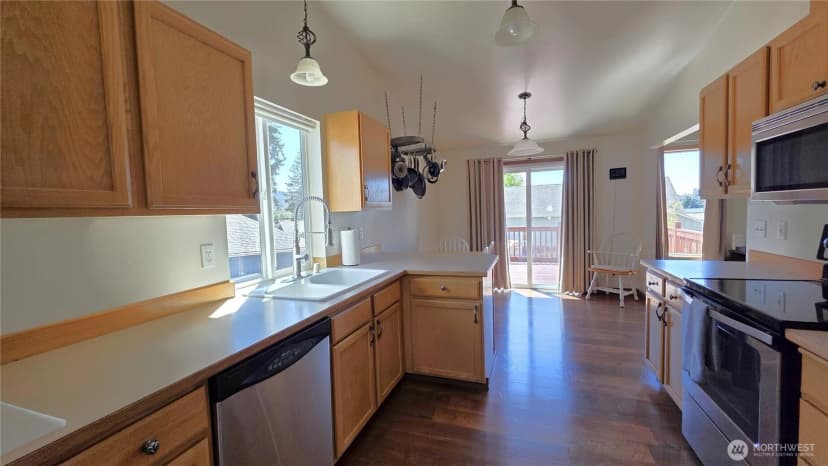 Property photo for 128 Berggren Road N, Eatonville photo 7