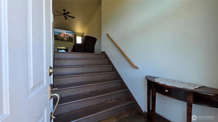 Property photo for 128 Berggren Road N, Eatonville photo 2