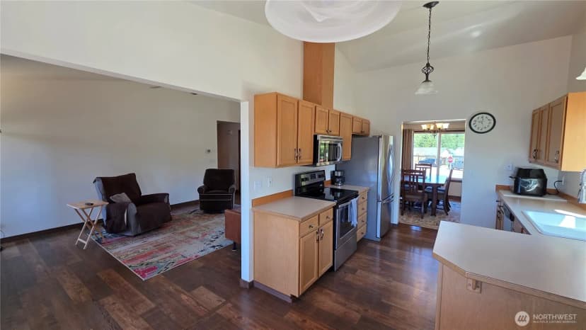 Property photo for 128 Berggren Road N, Eatonville photo 9