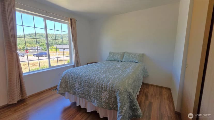 Property photo for 128 Berggren Road N, Eatonville photo 18