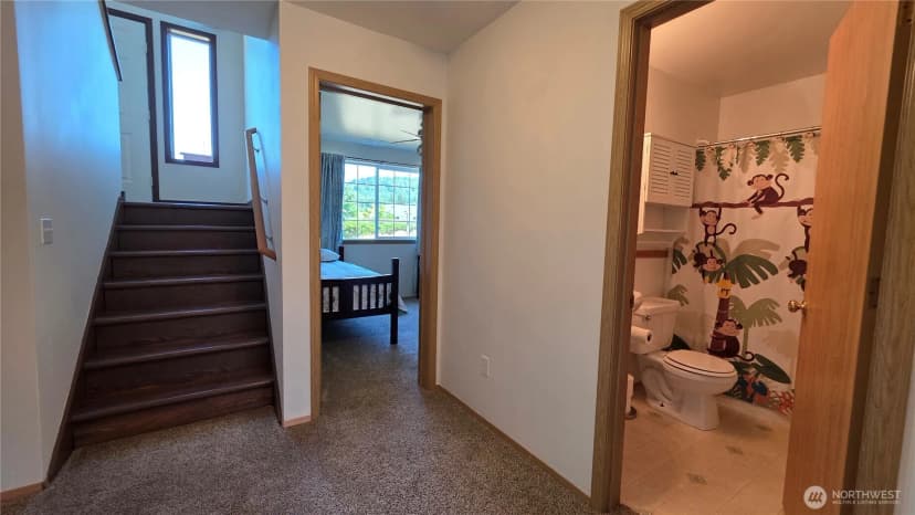 Property photo for 128 Berggren Road N, Eatonville photo 21