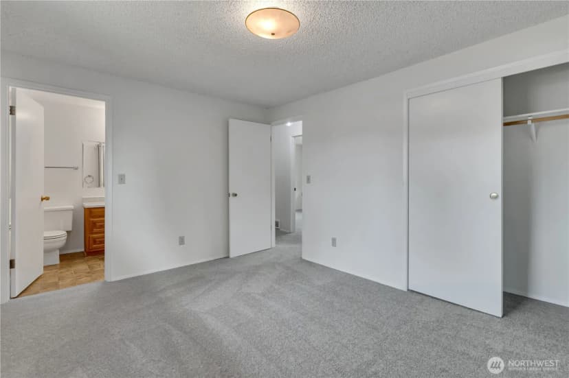 Property photo for 10074 Se 213th Place, Kent photo 13
