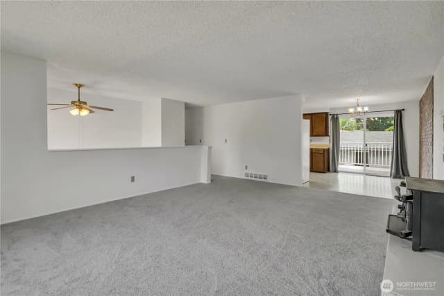 Property photo for 10074 Se 213th Place, Kent photo 3
