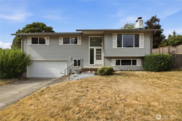 Property photo for 10074 Se 213th Place, Kent photo 2