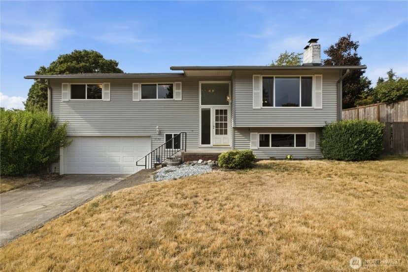 Property photo for 10074 Se 213th Place, Kent photo 2