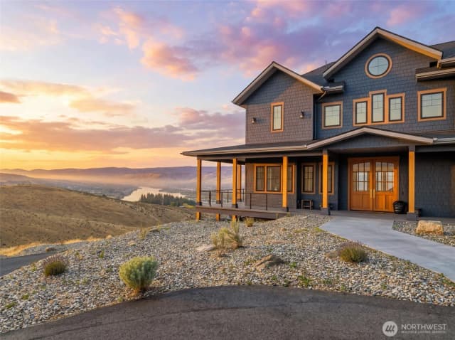 Property photo for 3900 Sky Crest, Wenatchee photo 2