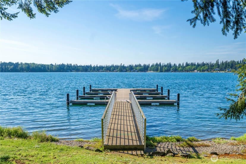 Property photo for 4 Thornewood Lane Sw, Lakewood
