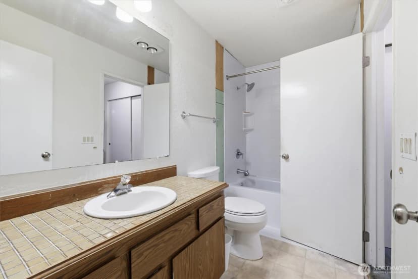 Property photo for 4200 Factoria Boulevard Se, Bellevue photo 12