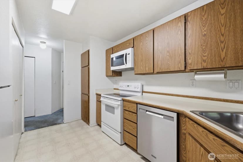 Property photo for 4200 Factoria Boulevard Se, Bellevue photo 2