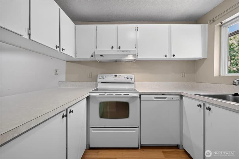 Property photo for 14527 Ne 40th Street #g202, Bellevue photo 17