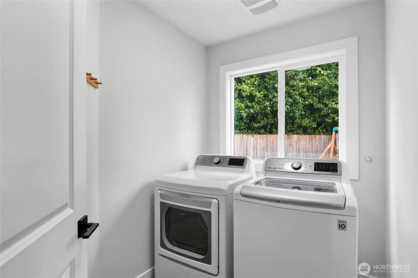 Property photo for 303 S 302nd Place, Federal Way photo 16