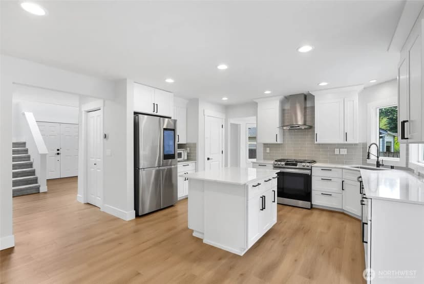Property photo for 303 S 302nd Place, Federal Way photo 9