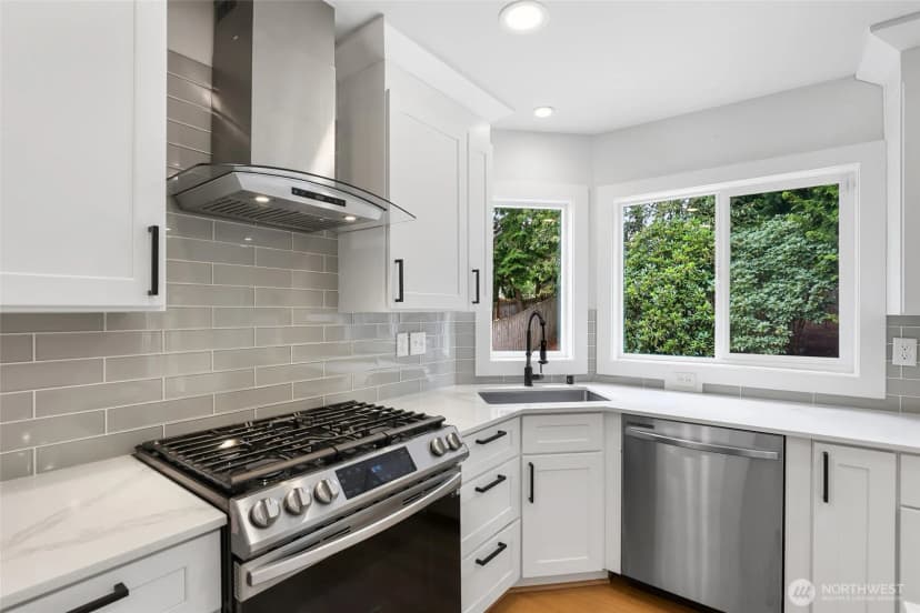 Property photo for 303 S 302nd Place, Federal Way photo 11