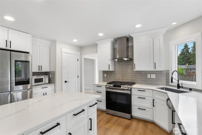 Property photo for 303 S 302nd Place, Federal Way photo 10