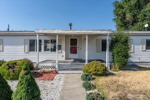 Property photo for 202 Marshall Street, Davenport photo 2